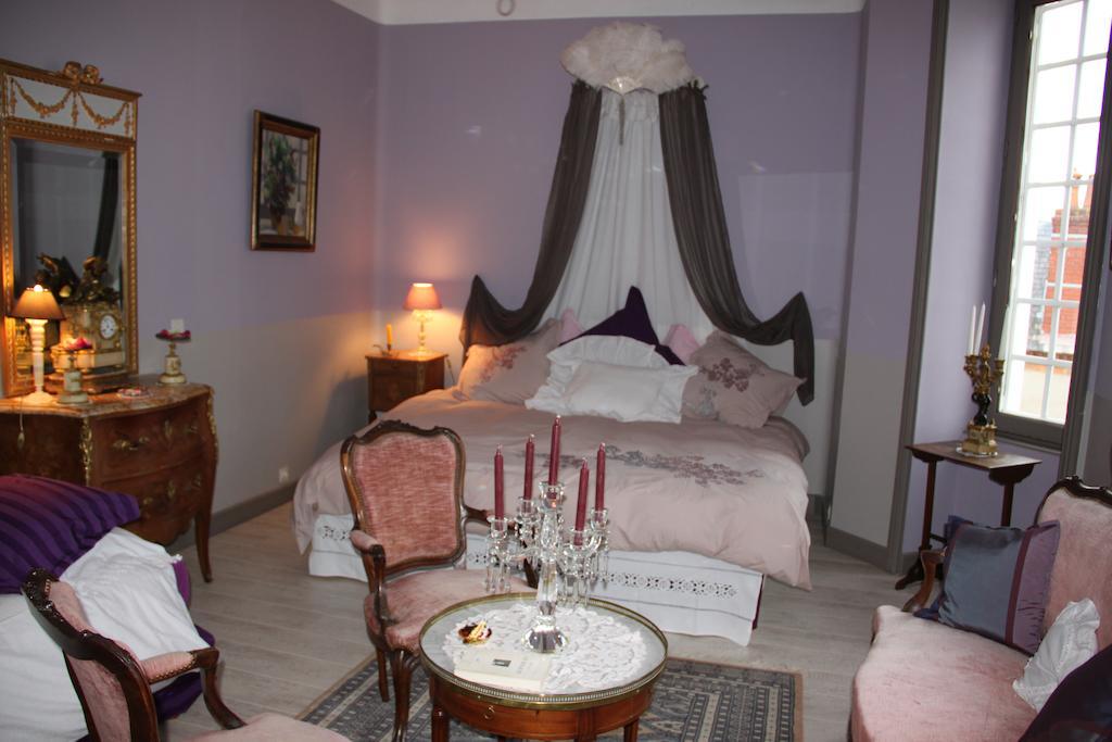Le Petit Chateau - Tiffauges Proche Puy Dufou Habitación foto