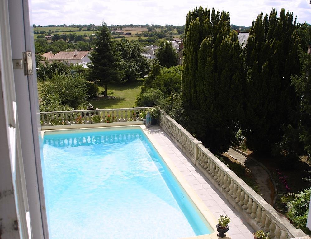 Le Petit Chateau - Tiffauges Proche Puy Dufou Exterior foto
