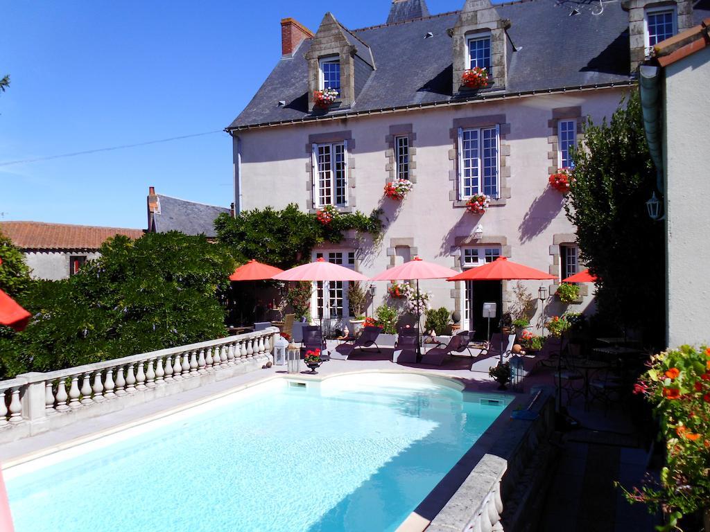 Le Petit Chateau - Tiffauges Proche Puy Dufou Exterior foto